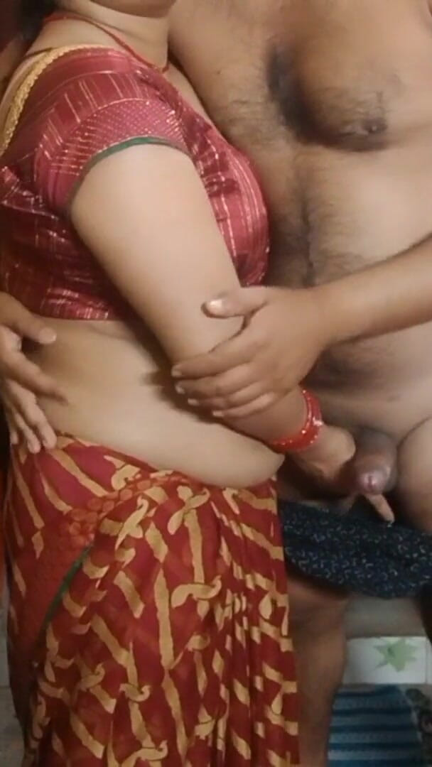 Very Beautiful Indian Bhabhi in Red Saree (Manjushukla) Very Beautiful Indian Bhabhi in Red Saree (Manjushukla)
