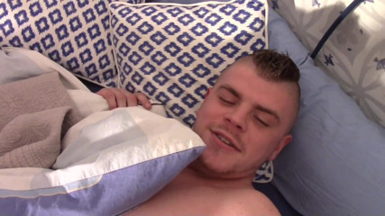 RAW FRENCH PIGS: Dimitri wird von Leo und Enzo Rimenez hart gefickt