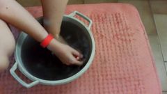 Nicoletta Embassi: 为了我的主人，我光着脚走了一整天，我看着我顺从