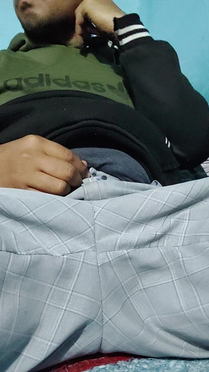 Bigcocka: 房间里的Alon穿我的裤子