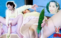 Petualangan sayuran sensual seorang nenek seksi reika ono.