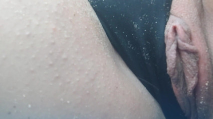 Putarankahotmilf: Secret pissing at the beach