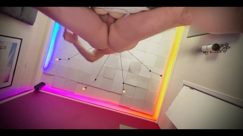 ScottyNaughty69: Папочка трахается, пока ты лежа внизу и наблюдаю, пока он не кончит на тебя!