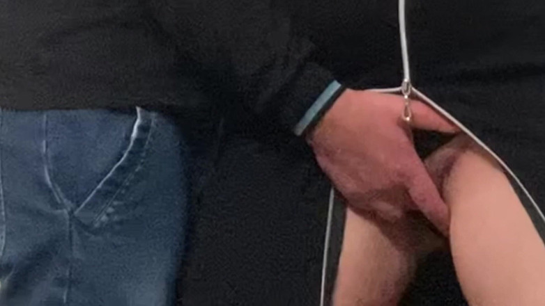 Niki studio: Uff!! Een vreemde vuile vingers wrijven over mijn poesje in...