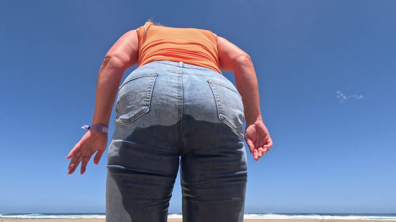 Emma Voyeur: Beach Jeans Wetting - Another Sandy Soaking