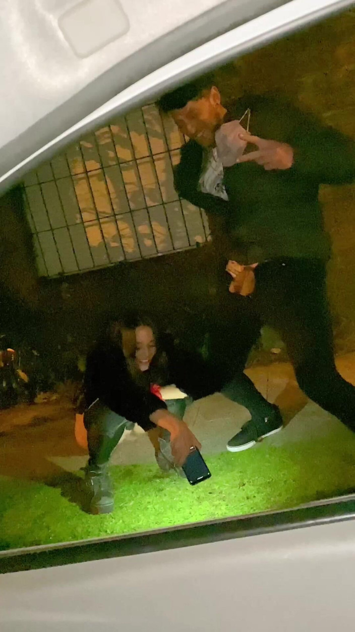 April BigAss: Arjantin sokaklarına işeyen üçlü grup seks, mar del plata, 2 fahişe birlikte!!...