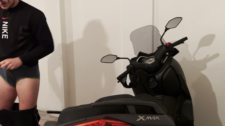 Tommy e Annika: I Fuck a Teen on the Xmax in the Garage,...