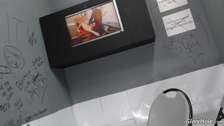Gloryhole: Nikki Delano tóc vàng vú to đụ cu đen - lỗ cám dỗ