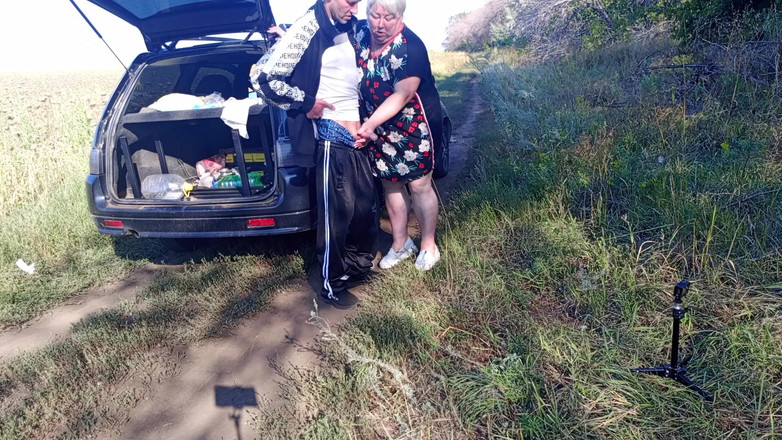 Zona901: 오줌을 싸고 펠라하는 새엄마