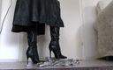 Lady Victoria Valente: Boty s jehlovými botami na vysokých podpatcích drtí krabičky cigaret
