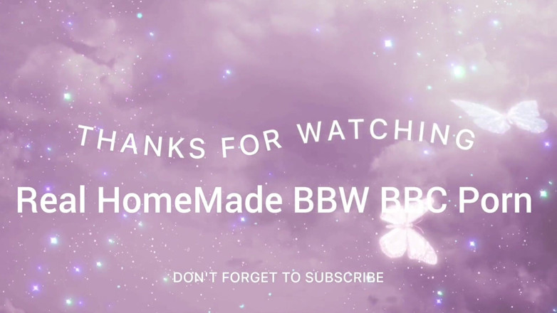 Real homemade BBW BBC porn: Gordinha deitada na cama chupando meus mamilos duros falando putaria