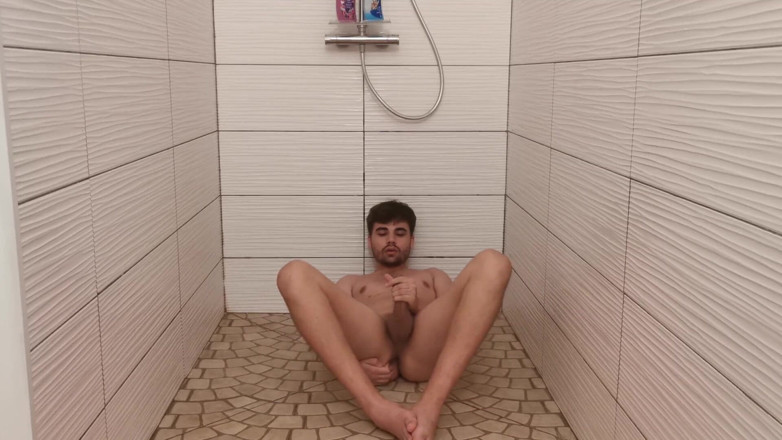 Beepied: Masturbating Before the Shower - Beepied