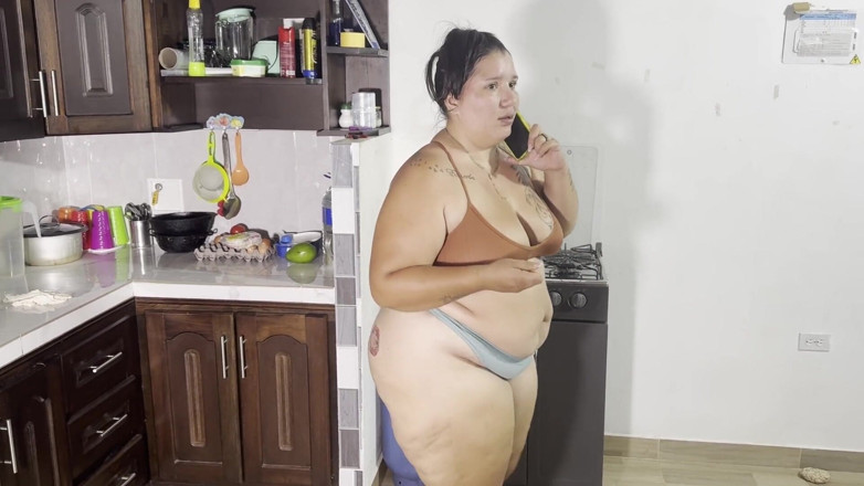 Lexly_16: 女孩为了付钱给水管工做爱