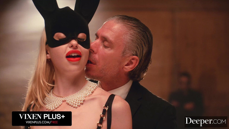 Deeper: गहरी। Chloe Cherry अपने सबसे गहरे प्रवेश वाली फंतासी से खेलती है