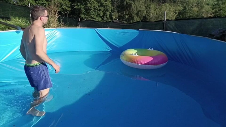 Boris Heycall: Wet Summer Ride. Handjob in the Pool