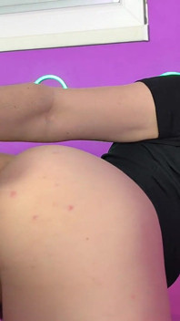 Pani Irena Mur Używa ust niewolnika jako posiadacz dildo, służy jej cipki i tyłek