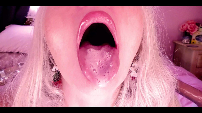 PaintedRose: Orta yaşlı seksi kadın oral seks