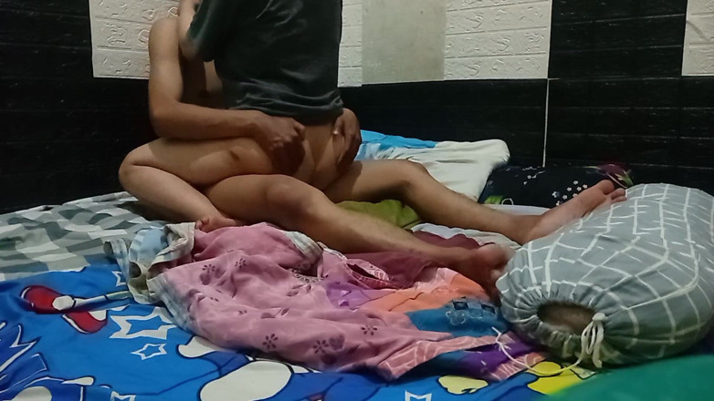 Famly sex: На вершині розгойдується азіатська дупа, гладкий путох і гарячий