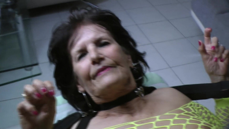 Paris Jango: Tonton nenek dikongkek oleh zakar hitam tanpa had!