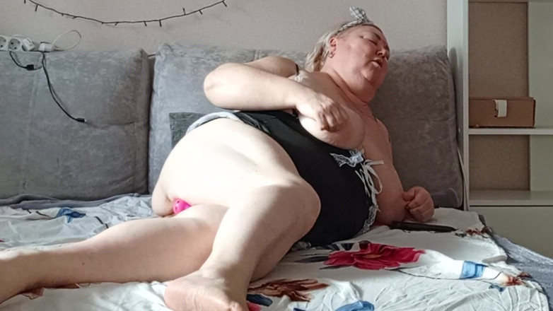 Zona901: Stiefmutter masturbiert muschi