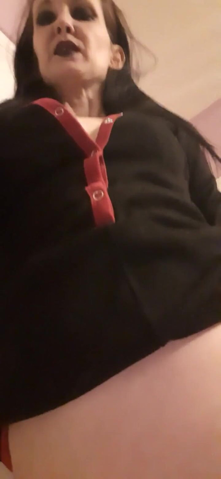 PandoraSG: 站在浴缸里撒尿