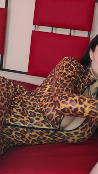 Incoraggiamento bisex attraverso l'adorazione delle tette