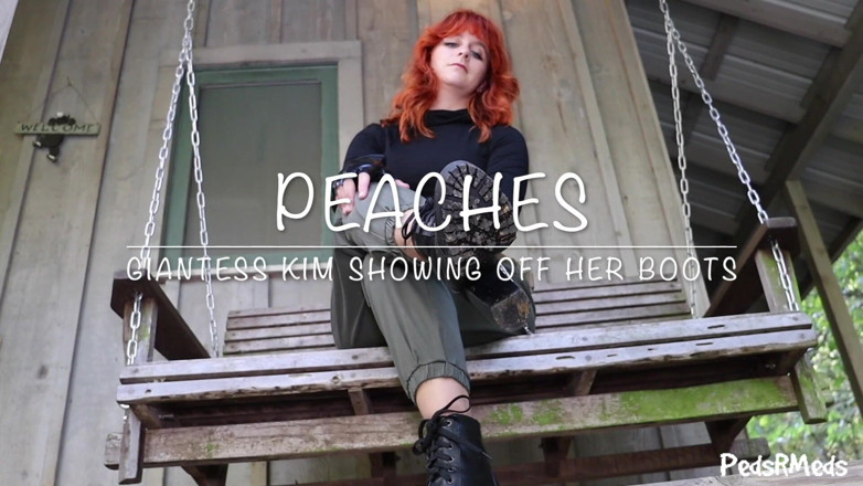 PedsRMeds: Peaches, la géante Kim exhibe ses bottes