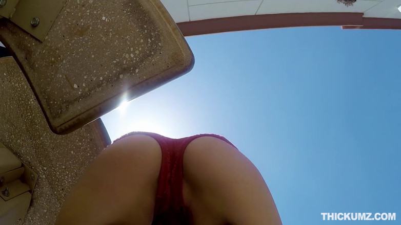 Team Skeet: Thickumz - neredeyse yakalanıyor! Abella Danger ile twerk yapıyor