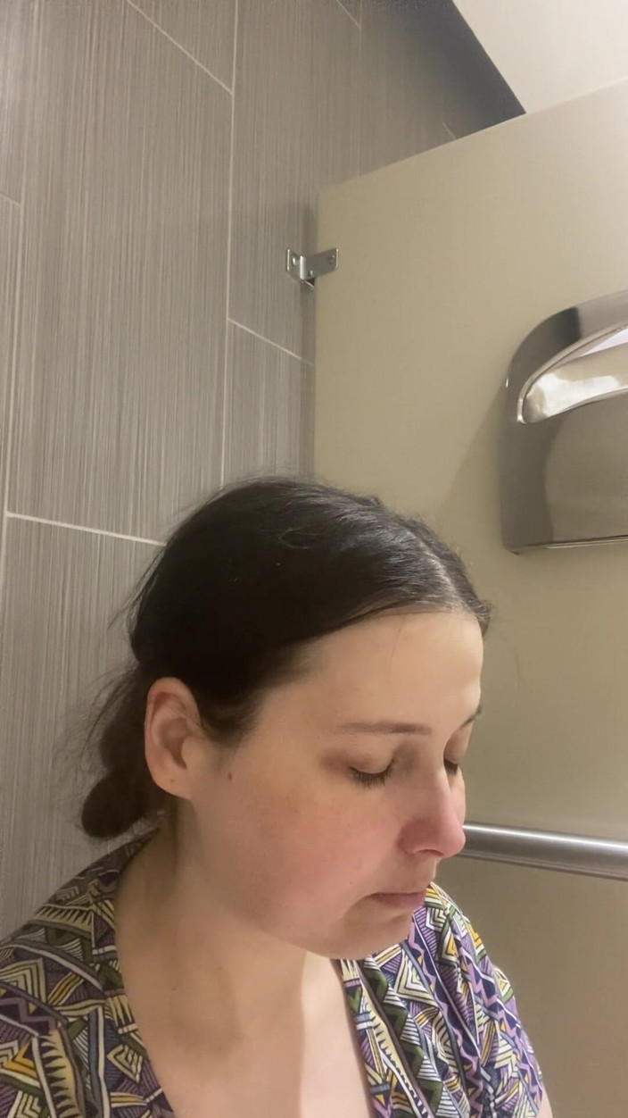 MissChrystalline: Orgasme dans la salle de bain