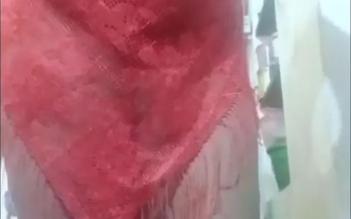 Suraas: Selfi Bathing My Wife
