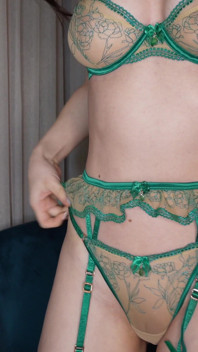 Vidéo gratuite, essai de lingerie