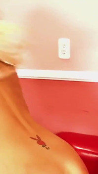 Lichelle marie viene scopata tra le tette e riceve una caotica sborrata facciale
