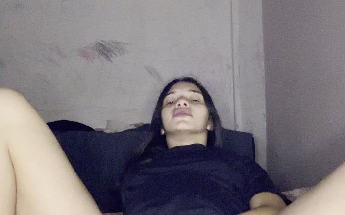 Alice Lima: Vibrador descarrega na buceta, depois entra no vibrador