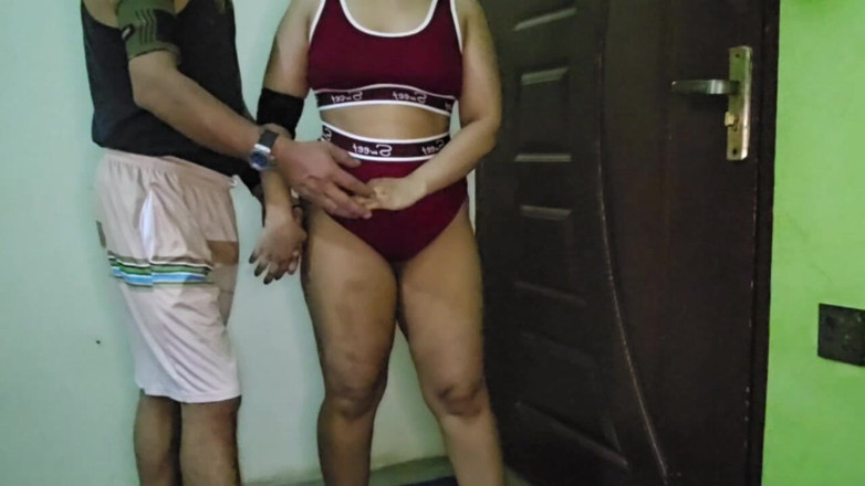 Sairaxsaim: 체육관 트레이너 발정난 학생 따먹기