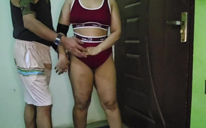 Sairaxsaim: Gym tränare knullade kåta student-hindi smutsiga samtal