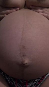 怀孕的阿拉伯女人