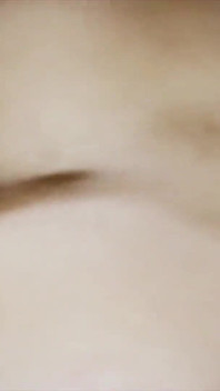 아그카, 매우 거친 창녀가 망가진 남자를 위협한 후 그와 섹스하다