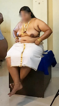 สาวอินเดียในชุดประเพณี ถ่ายแบบโชว์หัวนมกับเครื่องประดับ