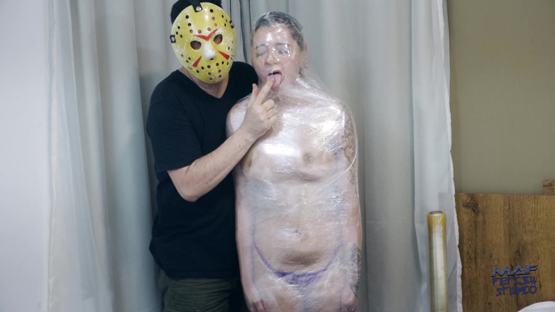 MAF fetish studio: Gabriela dalam mummification dengan balut plastik, sebatan, bastinado dan menggelitik