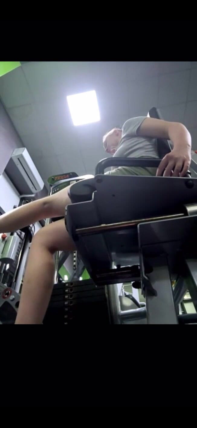 JuiceLussie: Extremes squirting im fitnessstudio