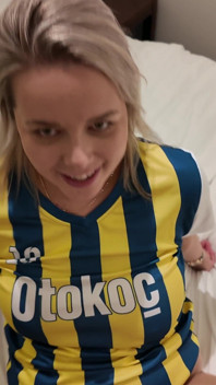 Ho Scopato La Mia Matrigna Turca (fan Di Fenerbahçe) Prima Che Mio Padre Tornasse a Casa