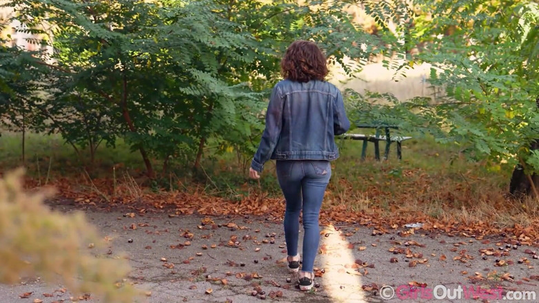 Girls Out West: Hot Brunette Teen Pulls Her Panties Aside and Fingers Her...