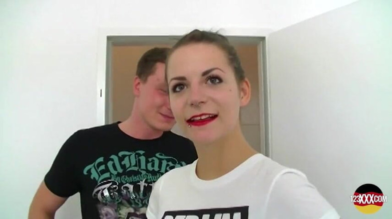 123XXX - 100% Amateurs: Tetovaná teenagerka od Němky šuká v koupelně