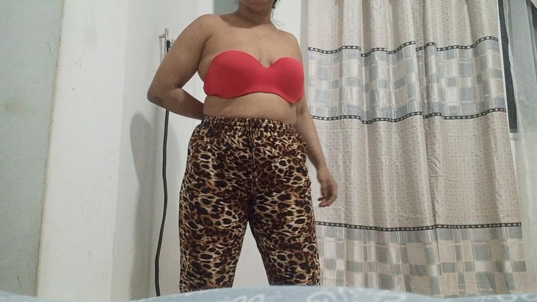 PATY PATY: Můj nevlastní bratr si dává bohatou masáž na prsa a...