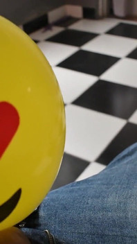 Saudara tiri emoji balon sepong dua kontol - bunny looner