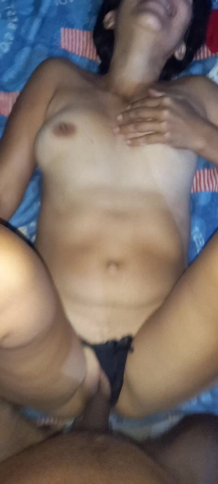 Mangacaribe: 丈夫看着妻子在工作时失败视频通话