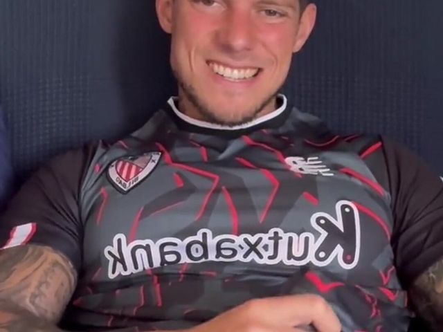 Football Player Playin with My Big Cock (Boy gym)