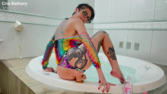 Cris Bathory: Cris Bathory pornstar se divierte con su enorme consolador en...