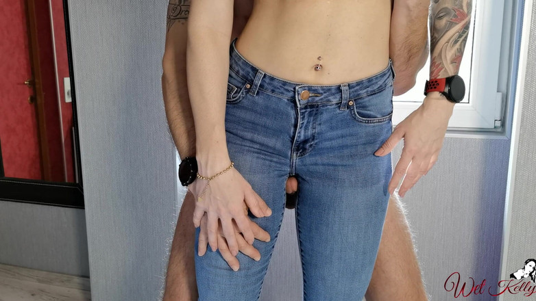 Wet Kelly: ブルージーンズのホットな熟女が硬いチンポを乾いたこぶ