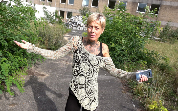 Andy Star: Nikdo tě nenajde! Hubená blondýnka šuká v tmavém sklepě